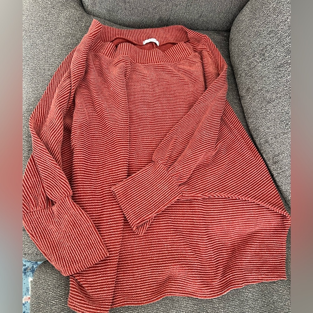 Oversized textured top by Vervet